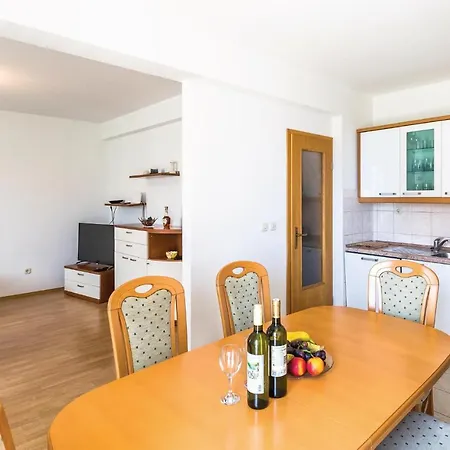 Apartment Cozy In With Kitchen Makarska