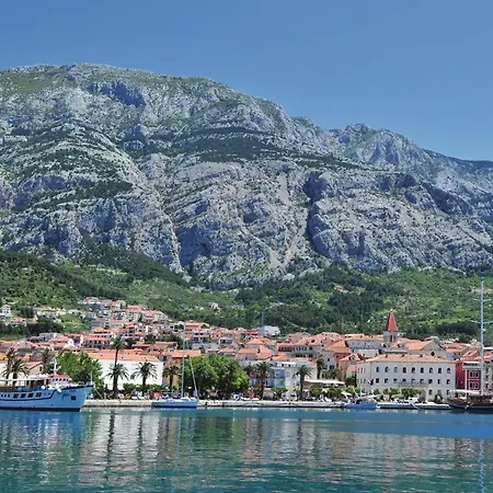 Apartment Cozy In With Kitchen Makarska