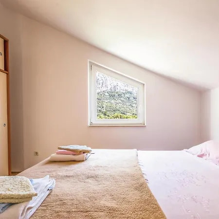 Cozy In With Kitchen Apartment Makarska